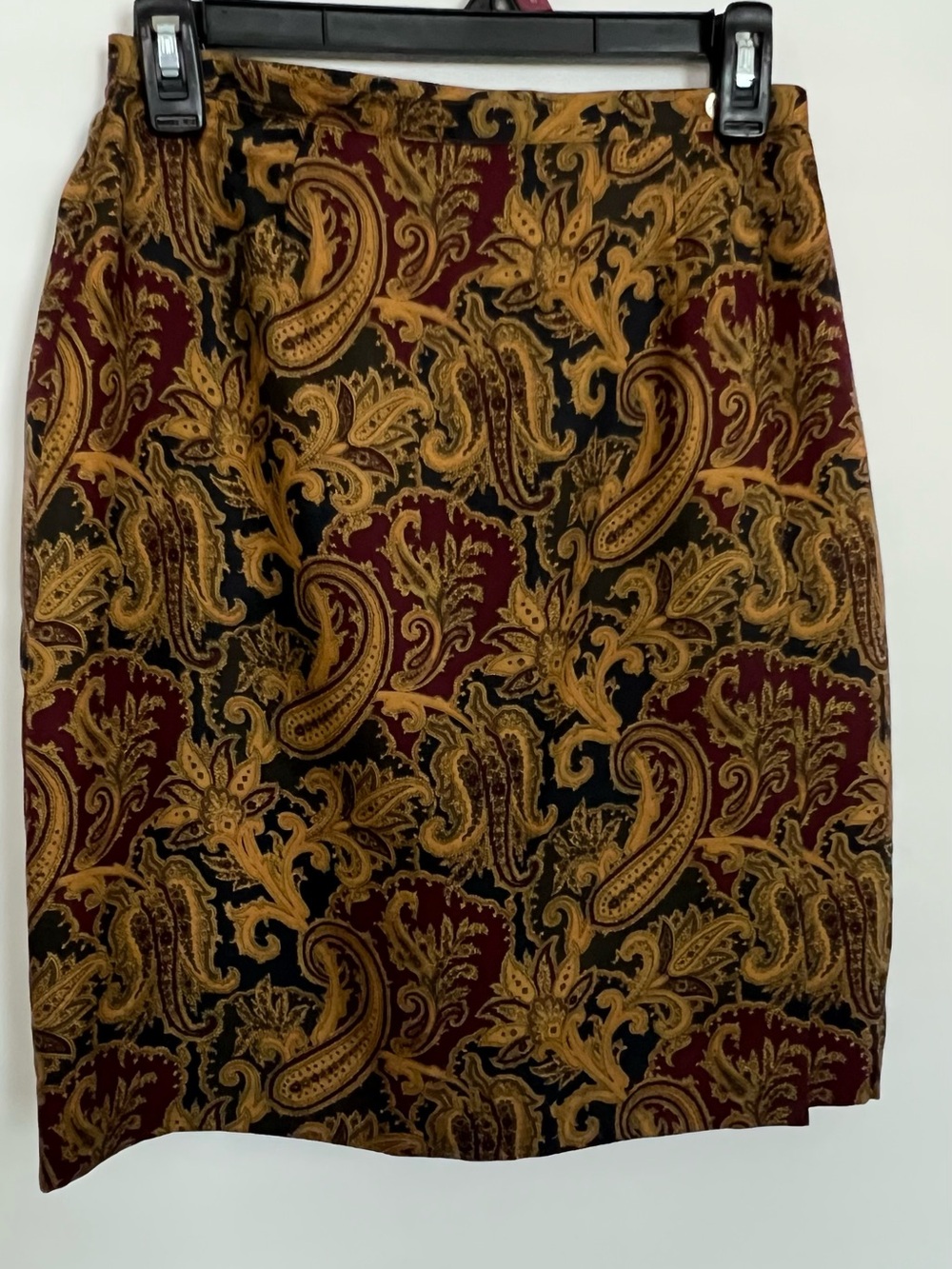 Petite Sophisticate 100% Silk Paisley Wrap Skirt Burgundy Gold Size 6 EUC